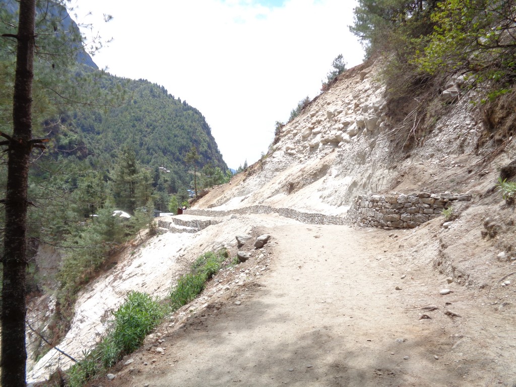 High risk landslide near Phakding