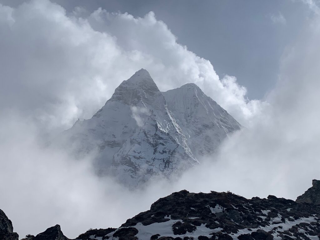 Amphulaptsa Mountain